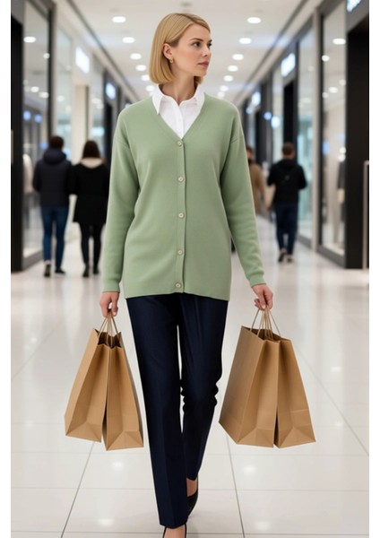 Kadın Düşük Kol V Yaka Gold Düğmeli Regular Kalıp Akrilik Triko Hırka Günlük Şıklık ve Konfor modelleri