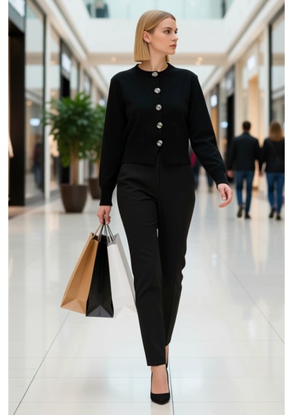 Kadın Regular Kalıp Gül Düğmeli Crop Triko Hırka Ceket Görünümlü Modern Şıklık Sunumu Spor modelleri