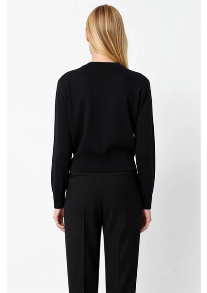 Kadın Regular Kalıp Gül Düğmeli Crop Triko Hırka Ceket Görünümlü Modern Şıklık Sunumu Spor indirimleri