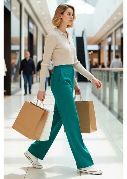 Kadın Crop Kesim Fermuarlı Polo Yaka Uzun Kollu Fitilli Triko Hırka Günlük Şıklık ve Sunan Tasarım modelleri