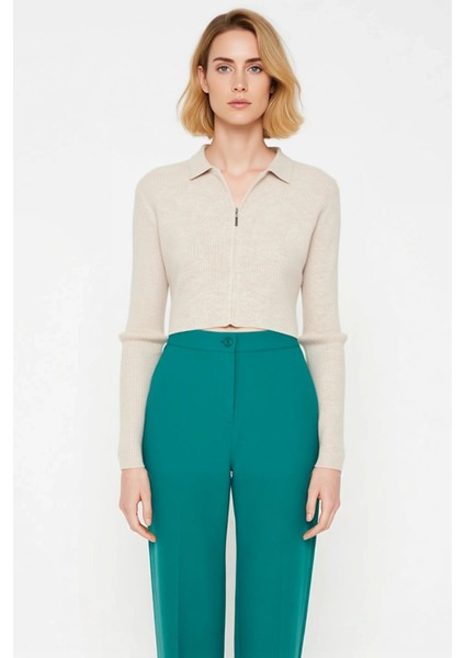 Kadın Crop Kesim Fermuarlı Polo Yaka Uzun Kollu Fitilli Triko Hırka Günlük Şıklık ve Sunan Tasarım fırsatları