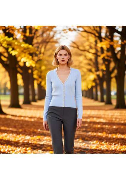 Kadın Ajurlu Delikli Dantel Garnili Detaylı Crop Triko Hırka Uzun Kollu V Yaka Rahat Şık Spor