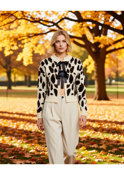 Kadın Leopar Desenli Önü Bağlama Detaylı Yumuşak Dokulu Uzun Kollu Regular Kalıp Crop Triko Hırka
