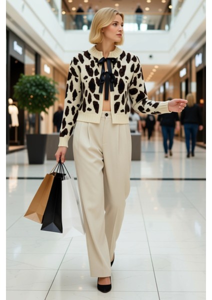 Kadın Leopar Desenli Önü Bağlama Detaylı Yumuşak Dokulu Uzun Kollu Regular Kalıp Crop Triko Hırka modelleri