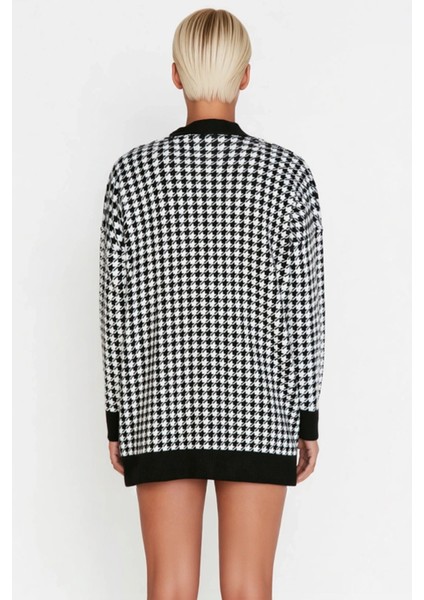 Kadın Şık ve Rahat Oversize Kesim Kazayağı Desenli V Yaka Düşük Kol Uzun Boy Triko Hırka Spor indirimleri