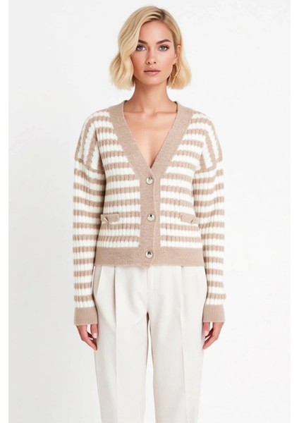 Kadın V Yaka Düğmeli Crop Kesim Düşük Kol Çizgili Desenli Yumuşak Dokulu Triko Hırka Rahat fırsatları