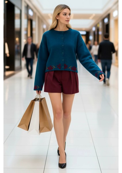 Kadın Yumuşak Dokulu Geniş Kalıp Çiçek Nakış Detaylı Düğmeli Uzun Kollu Triko Hırka Modeli modelleri