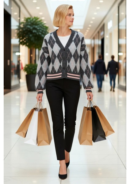 Kadın Baklava Desenli Oversize V Yaka Düşük Kol Triko Hırka Gündelik Şıklığınızın Anahtarı modelleri