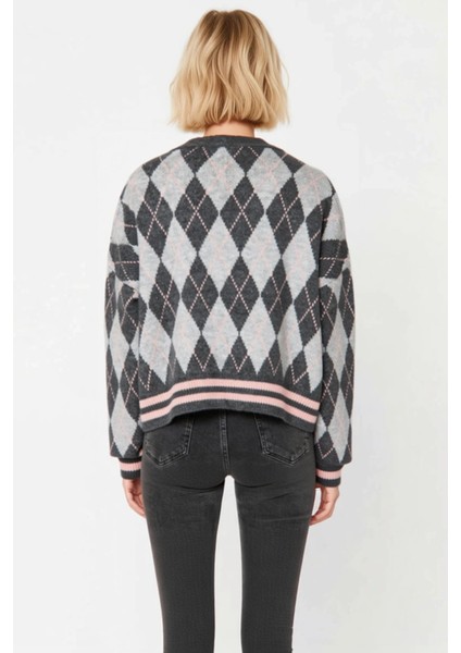 Kadın Baklava Desenli Oversize V Yaka Düşük Kol Triko Hırka Gündelik Şıklığınızın Anahtarı indirimleri