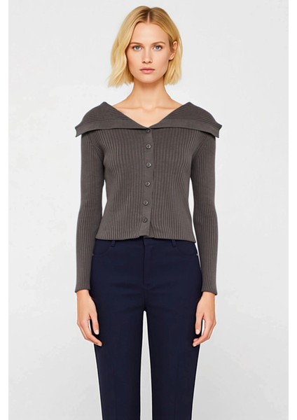 Kadın Devrik Yaka Fitilli Triko Hırka Uzun Kollu Crop Kesim Rahat ve Şık Kombinlerin Vazgeçilmezi fırsatları