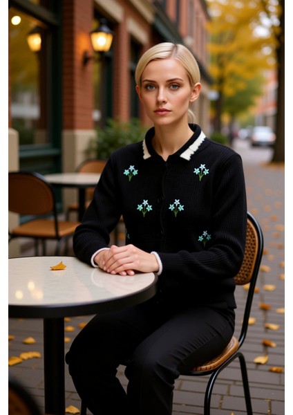 Kadın Çiçek Nakışlı Polo Yaka Triko Hırka Rahat Kesim Günlük Tamamlayan Zarif Bir Parça Şık fiyatları