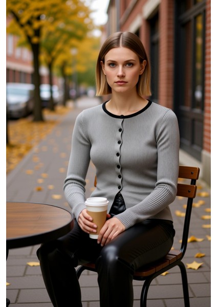 Kadın Ribanalı Düğmeli Triko Hırka Modern Kesimiyle Günlük Kombinlerinize Şıklık Katar ve Sunar fiyatları