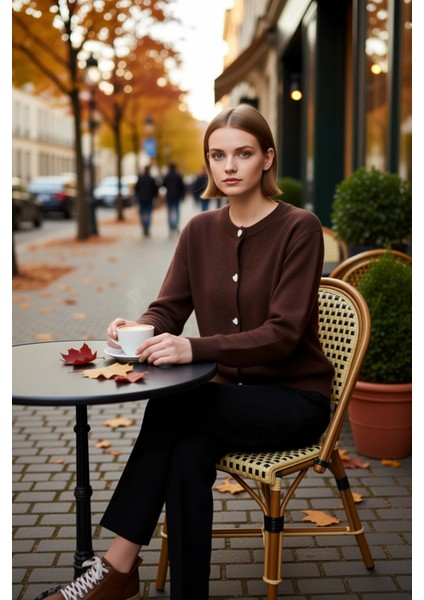 Kadın Yumuşak Dokulu Kalp Düğmeli Triko Hırka Ceket Görünümüyle Şıklık ve Konforu Birleştiriyor fiyatları