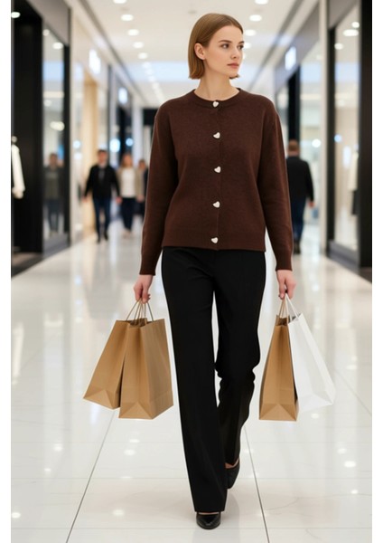 Kadın Yumuşak Dokulu Kalp Düğmeli Triko Hırka Ceket Görünümüyle Şıklık ve Konforu Birleştiriyor modelleri