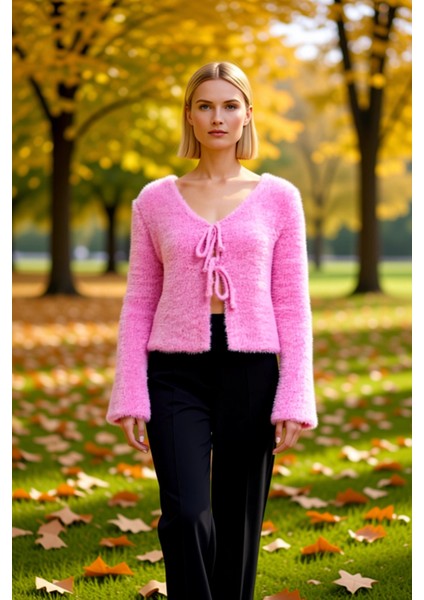 Kadın Tüylü Bağlama Detaylı Crop Triko Hırka Günlük Şıklık ve Sunan Modern ve Konforlu Tasarım