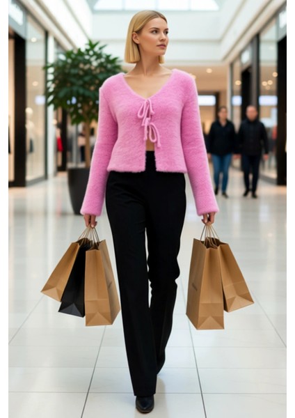 Kadın Tüylü Bağlama Detaylı Crop Triko Hırka Günlük Şıklık ve Sunan Modern ve Konforlu Tasarım fiyatları