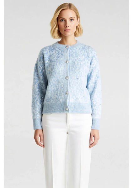 Düğme Detaylı Yumuşak Dokulu Desenli Triko Hırka Kadın Giyim Kombinlerinize Modern Bir Dokunuş fırsatları