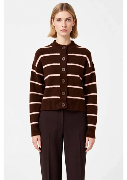 Kadın Çizgili Yumuşak Dokulu Bisiklet Yaka Crop Kesim Triko Hırka Düğmeli Ön Detaylı Şık Görünüm modelleri