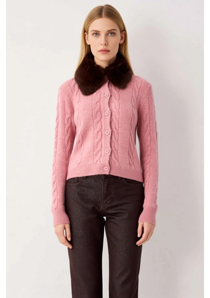 Kadın Crop Kürk Yakalı Saç Örgü Triko Hırka Kış Gardırobunuzun Konforlu ve Zamansız Bir Parçası fırsatları