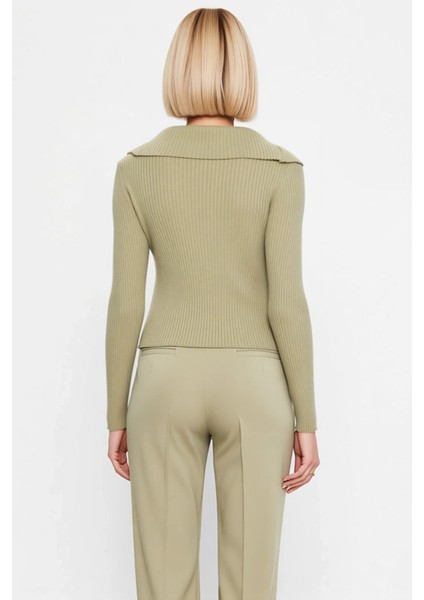 Kadın Devrik Yaka Fitilli Triko Hırka Uzun Kollu Crop Kesim Rahat ve Şık Kombinlerin Vazgeçilmezi indirimleri