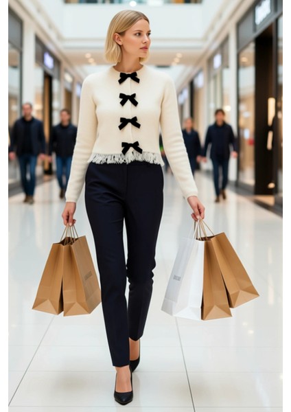 Kadın Dokulu Buklet Iplik Düşük Kol Bisiklet Yaka Kurdele Detaylı Püsküllü Kısa Triko Hırka modelleri