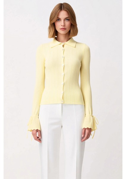 Kadın Zamansız Şıklık Fitilli Polo Yaka Uzun Kollu Manşet Bağlama Detaylı Düğmeli Triko Hırka fırsatları