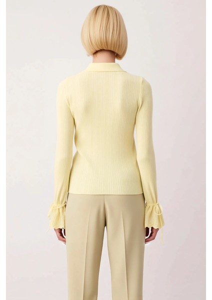 Kadın Zamansız Şıklık Fitilli Polo Yaka Uzun Kollu Manşet Bağlama Detaylı Düğmeli Triko Hırka indirimleri
