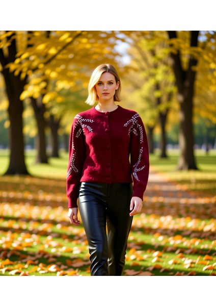 Kadın Nakışlı Crop Triko Hırka Fonksiyonel Dayanıklı Kaliteli Konforlu Estetik Premium Şık