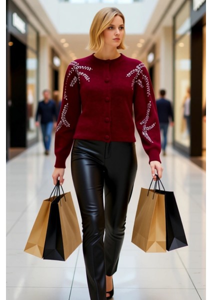 Kadın Nakışlı Crop Triko Hırka Fonksiyonel Dayanıklı Kaliteli Konforlu Estetik Premium Şık modelleri