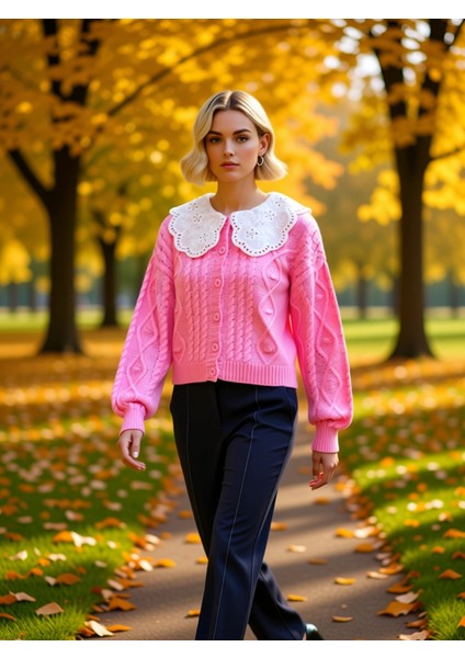 Kadın Yumuşak Dokulu Saç Örgü Desenli Nakış Detaylı Yakalı Düğmeli Uzun Kollu Triko Hırka Şık