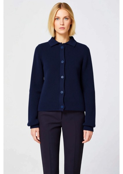 Kadın Polo Yaka Düz Dokulu Triko Hırka Modern Kesimiyle Günlük Şıklık ve Konfor Sunan Çok Yönlü Bir fırsatları