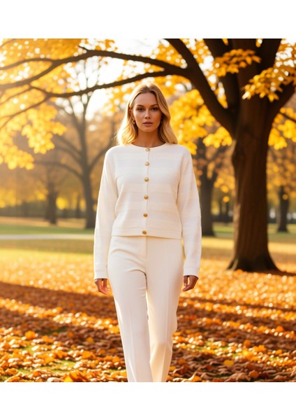 Kadın Dokulu Bisiklet Yaka Crop Triko Hırka Uzun Kollu Şık Düğmeli Rahat Kalıp Günlük Şıklık Sunar