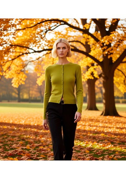 Kadın Düğmeli Bisiklet Yaka Uzun Kollu Ince Dokulu Yumuşak Regular Kesim Günlük Triko Hırka