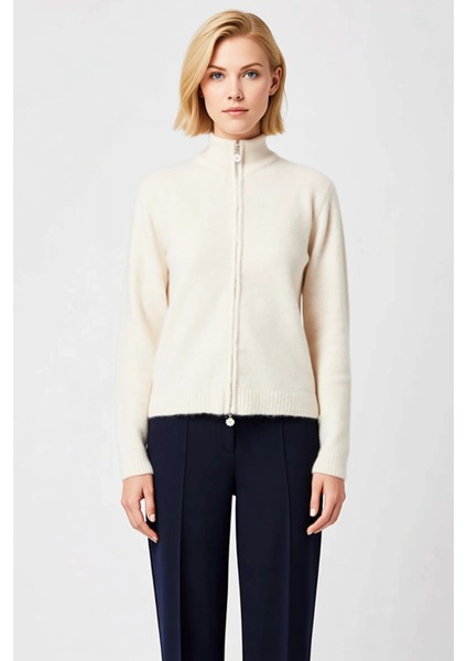 Kadın Fermuarlı Dik Yaka Papatya Detaylı Triko Hırka Günlük Şıklık ve Konfor Sunan Zarif Bir Parça fırsatları