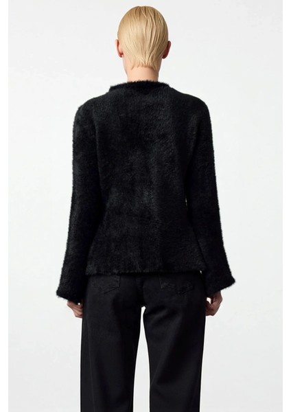 Kadın Tüylü V Yaka Tokalı Triko Hırka Modern ve Şık Görünüm Sunan Özel Tasarım Ile Tarzınızı indirimleri