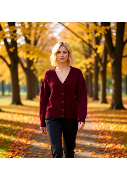 Kadın Geniş Kalıp V Yaka Düğmeli Triko Hırka Konforlu ve Zamansız Bir Stil Sunar Günlük Kullanım