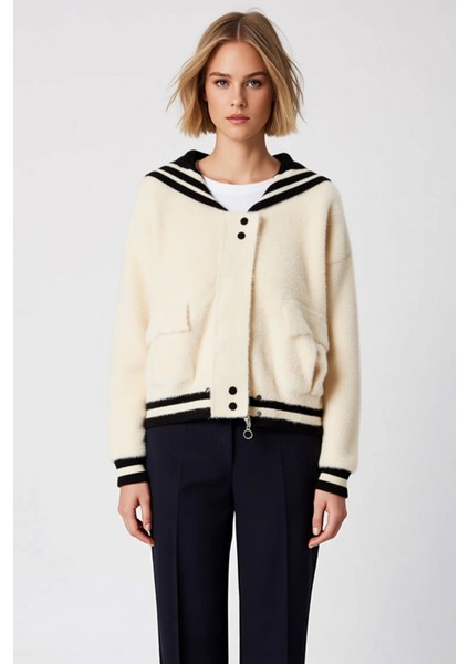 Kadın Denizci Yaka Çizgili Detaylı Düğmeli Geniş Kalıp Peluş Dokulu Bomber Ceket Tarzı Hırka fırsatları