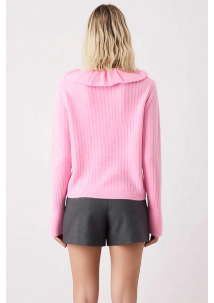 Kadın Fırfır Detaylı V Yaka Parlak Düğmeli Yumuşak Dokulu Uzun Kollu Rahat Kesim Triko Hırka indirimleri