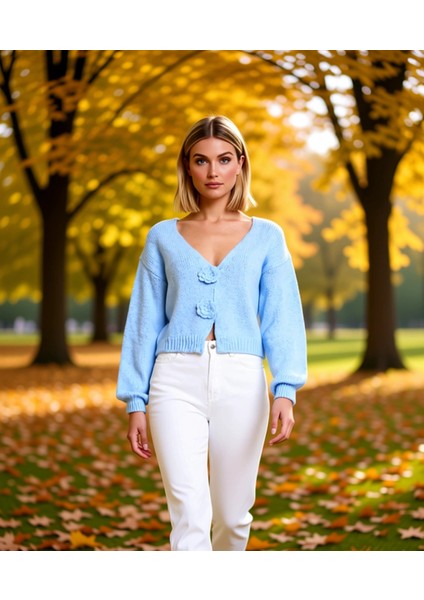 Kadın Regular Kesim V Yaka Balon Kol Gül Detaylı Crop Triko Hırka Yumuşak Dokusuyla Şıklık Sunar