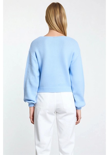 Kadın Regular Kesim V Yaka Balon Kol Gül Detaylı Crop Triko Hırka Yumuşak Dokusuyla Şıklık Sunar indirimleri