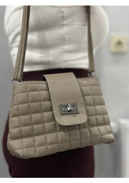 Lzrdwzrd Kapaklı Kapitone Vizon Cilt Çanta (Beden: Standart) fırsatları