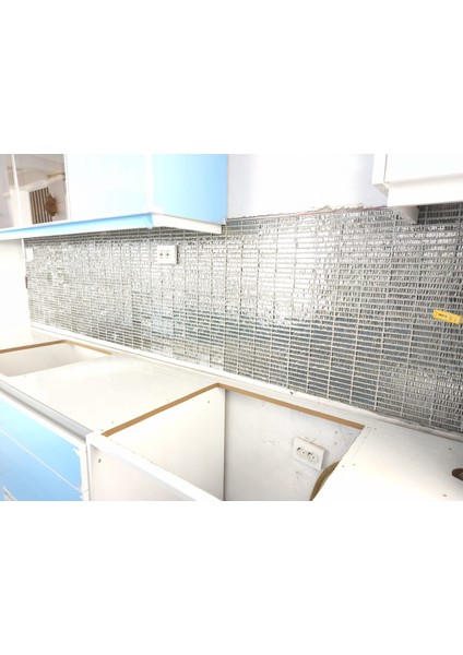 Mutfak Tezgah Arası ve İç Dekorasyonda Tüm Yüzeyler İçin Kristal Cam Mozaik. Renk: Gümüş Inox. Cam Ebatı: 15X73X6 Mm. File Ebatı:30X30 Cm. ( 1 Kutu = 11 File = 1 m2 Fiyatıdır ) fırsatları