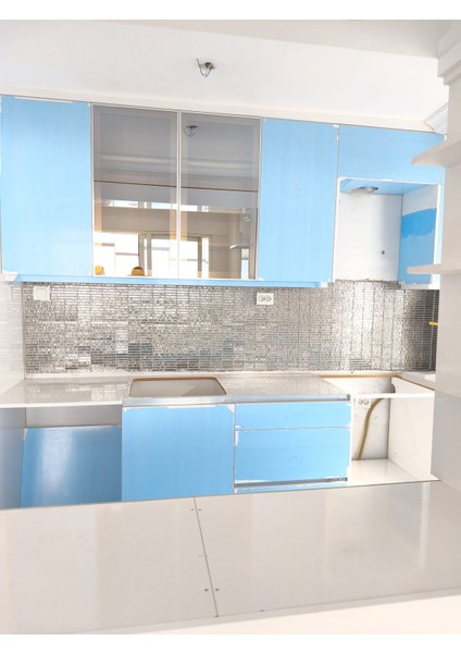 Mutfak Tezgah Arası ve İç Dekorasyonda Tüm Yüzeyler İçin Kristal Cam Mozaik. Renk: Gümüş Inox. Cam Ebatı: 15X73X6 Mm. File Ebatı:30X30 Cm. ( 1 Kutu = 11 File = 1 m2 Fiyatıdır ) indirimleri