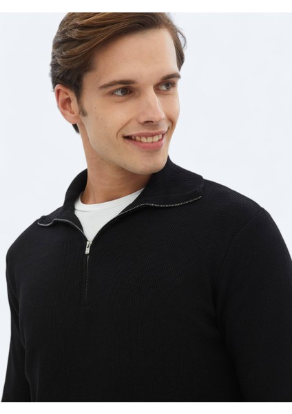 Siyah Desenli Triko Kazak