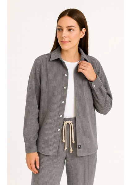 Kadife Oversize Takım – Gömlek ve Pantolon Ikili Set Füme Corduroy Şıklığı, Rahat ve Zari modelleri