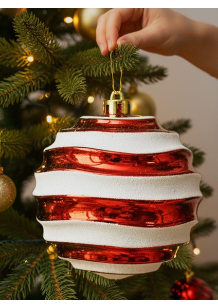 Yılbaşı Topu Kabartma Dalgalı Tasarım Kırmızı Beyaz Çam Ağacı Süsü 15 cm Tekli