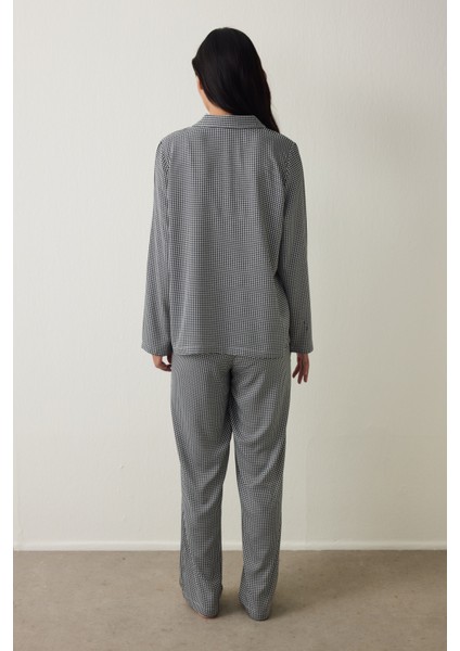 Siyah Bonjour Ekoseli Nakış Detaylı Gömlek Yaka Pijama Takımı