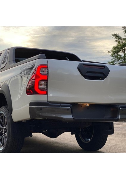 Toyota Hılux Revo Rocco 2021 2022 Bagaj Fren Işık Kapağı Trim Panel (Yurt Dışından) fırsatları