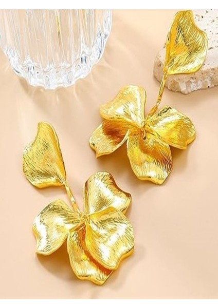 Tırtık Desen Plaka Yaprak Model Sallantılı Küpe fırsatları