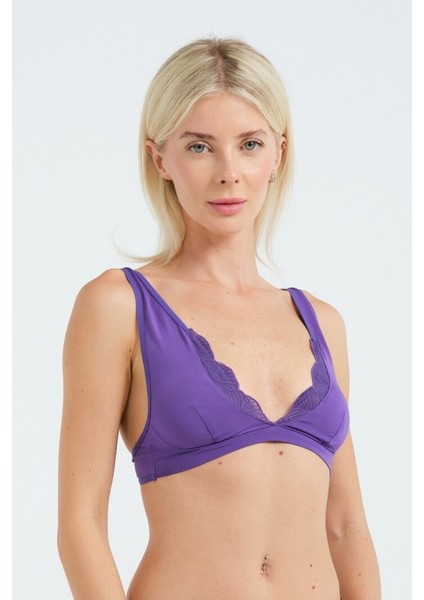 Siyah Dantel Vurgulu Üçgen Bralet – Yumuşak Form ve Zarif Dekolte fiyatları